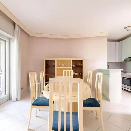 Chic In By The Beach Apartman *