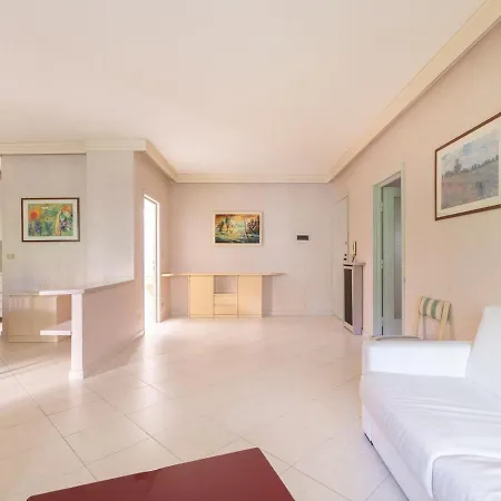 Chic In By The Beach Sanremo